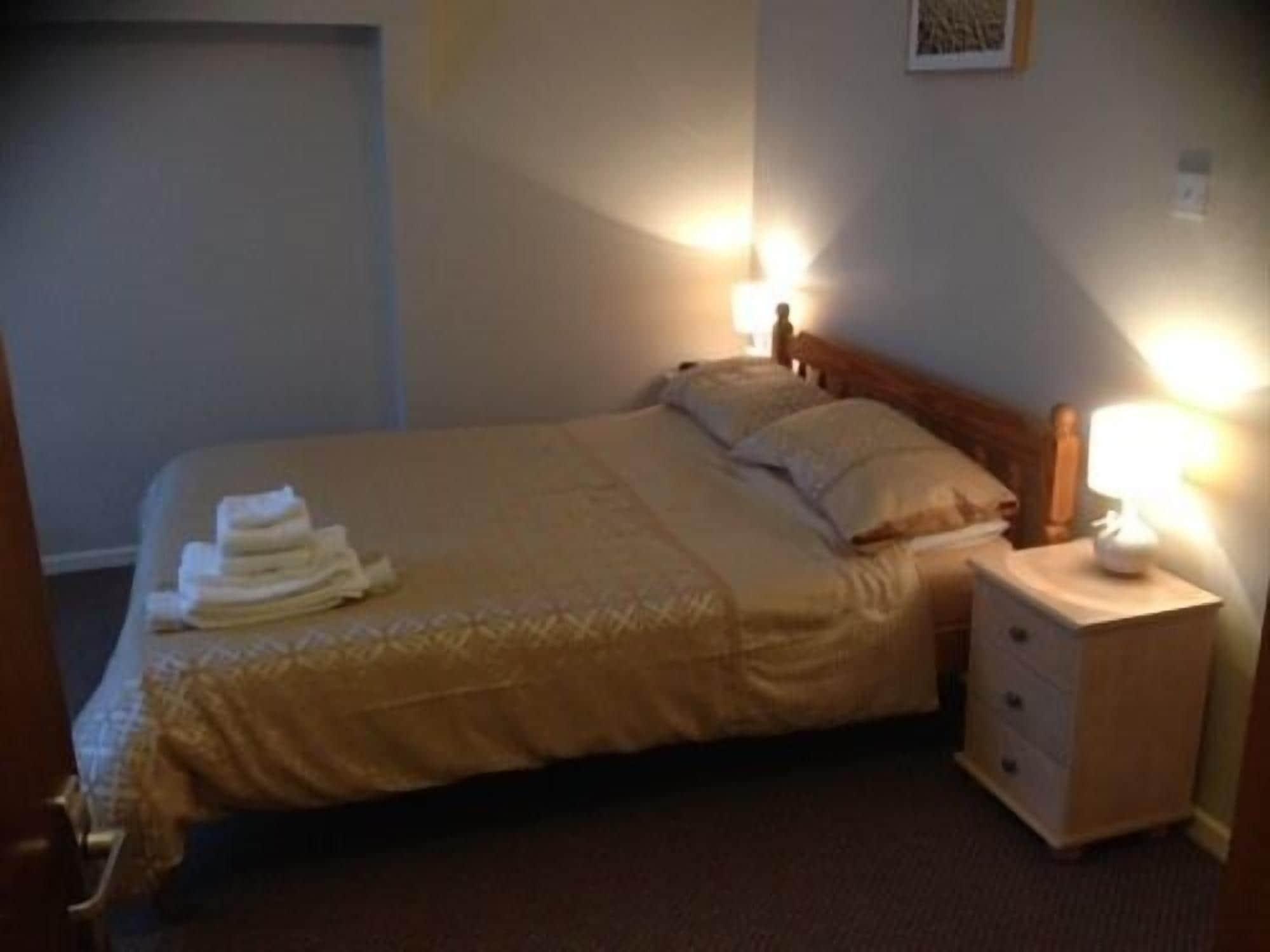 Jacaranda Hotel Пейнтън Екстериор снимка