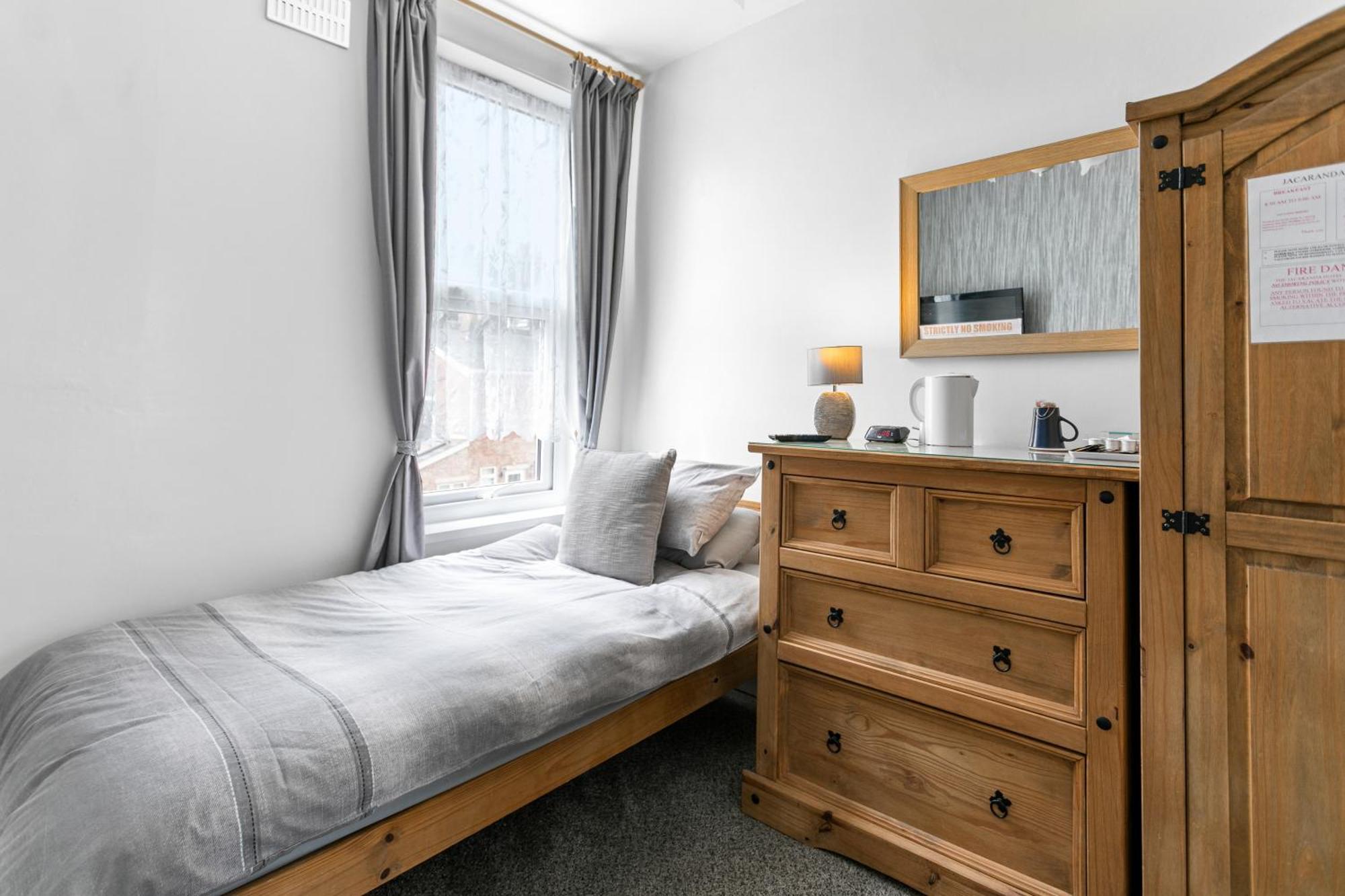 Jacaranda Hotel Пейнтън Екстериор снимка