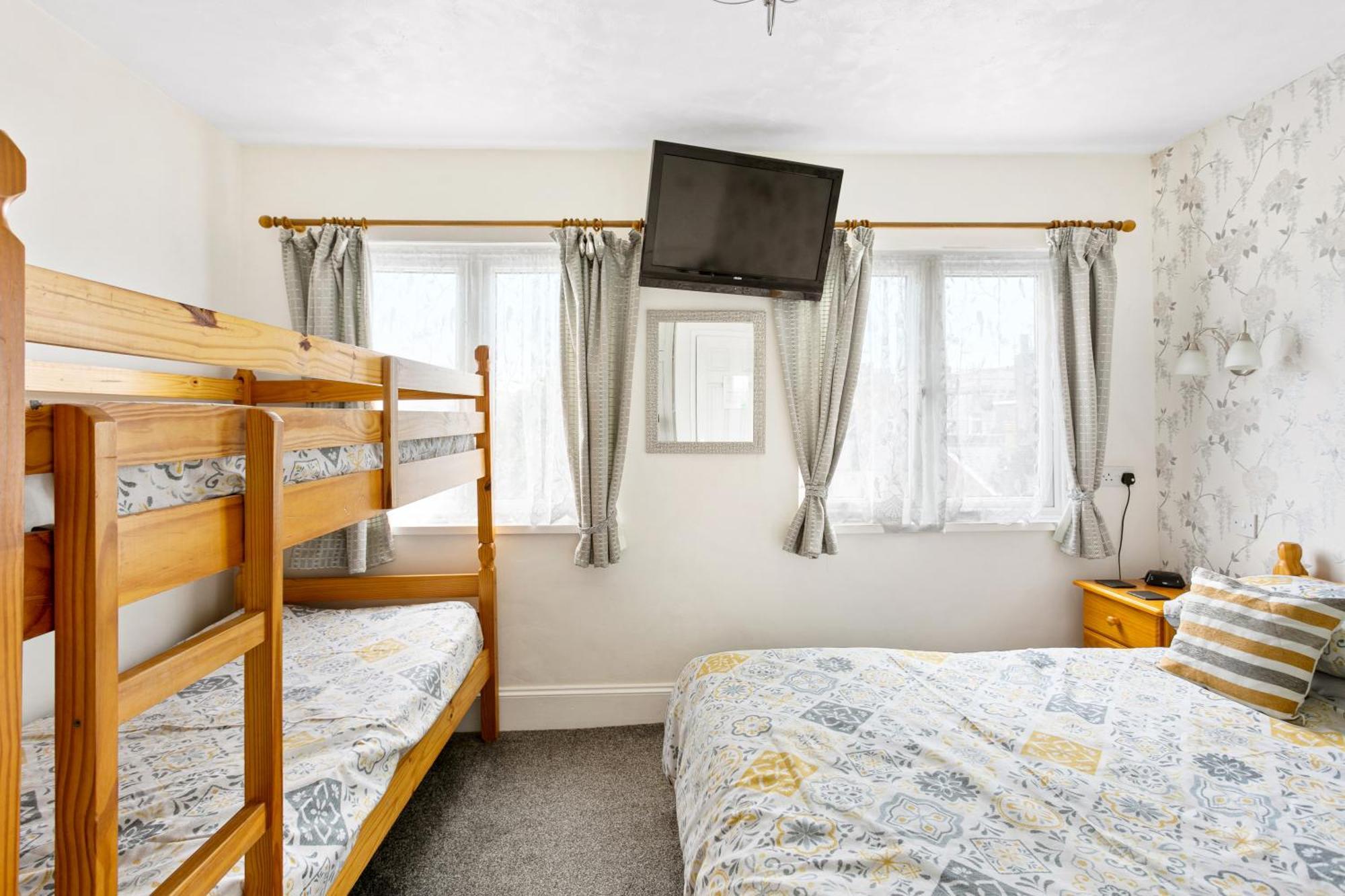 Jacaranda Hotel Пейнтън Екстериор снимка