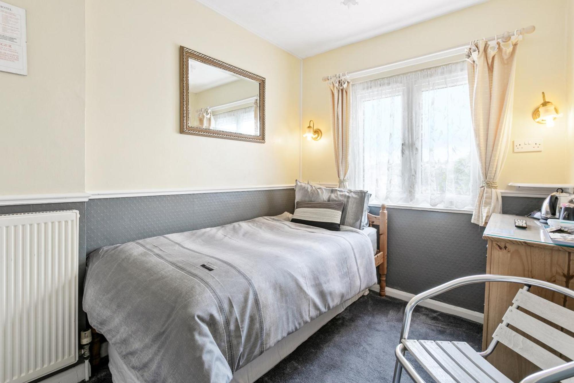 Jacaranda Hotel Пейнтън Екстериор снимка