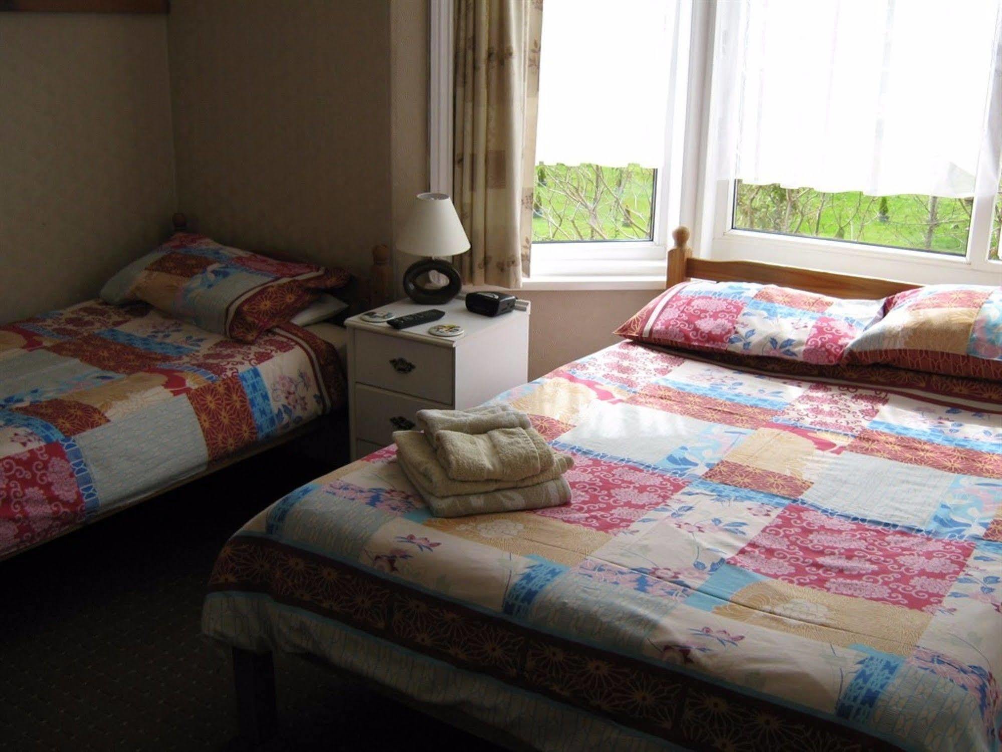 Jacaranda Hotel Пейнтън Екстериор снимка