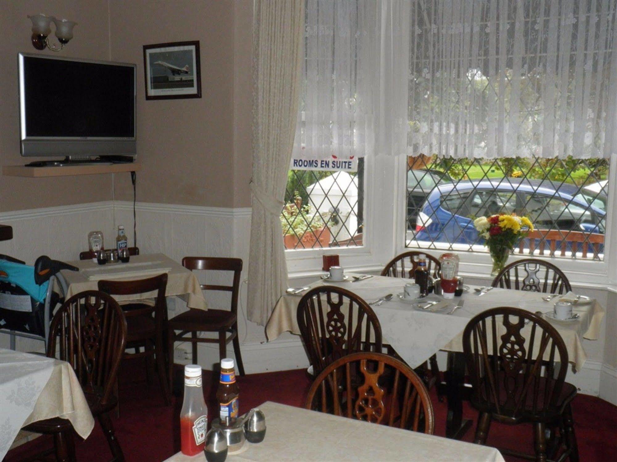 Jacaranda Hotel Пейнтън Екстериор снимка